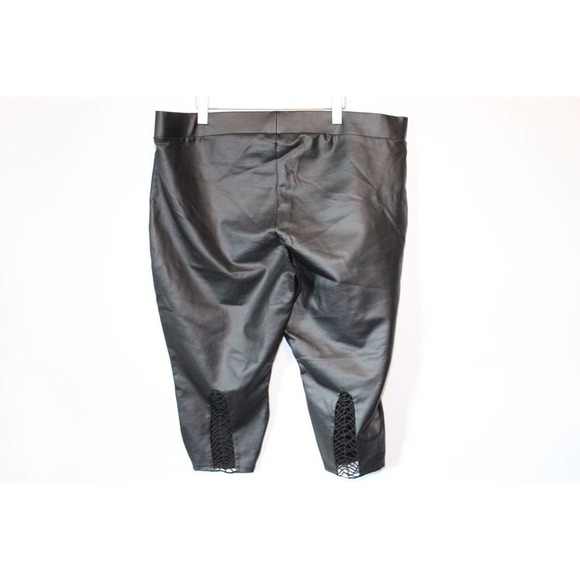 Torrid Crop Platinum Legging Coated Ponte Macrame Back Black Size 4 4X H14387 - Picture 2 of 11